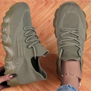 Women Running Shoes size 38 NWT